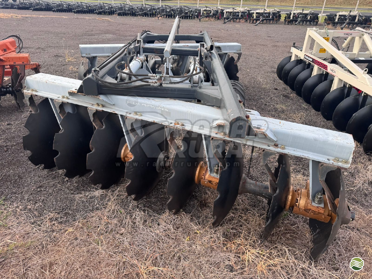 IMPLEMENTOS AGRICOLAS GRADE ARADORA ARADORA 16 DISCOS Radar Rural VERA CRUZ SÃO PAULO SP